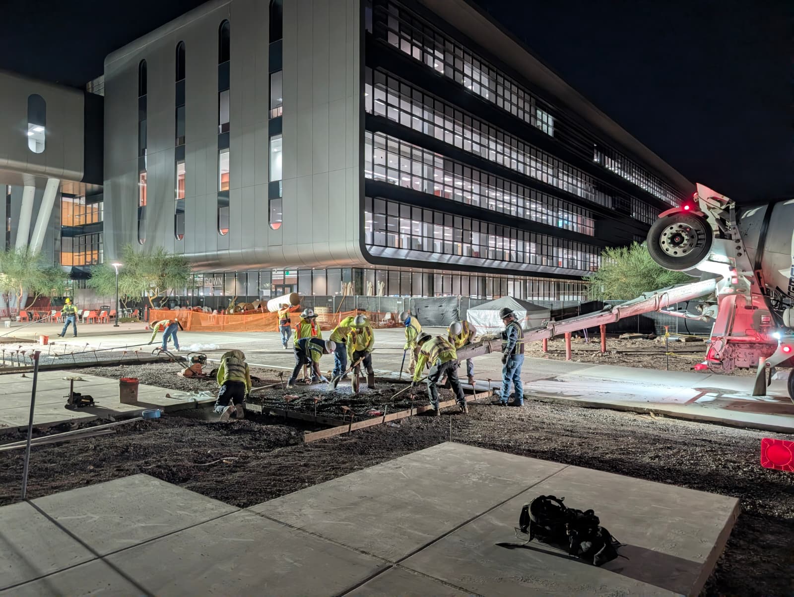 Sandstorm Construction crew pouring concrete on an Arizona commercial site
