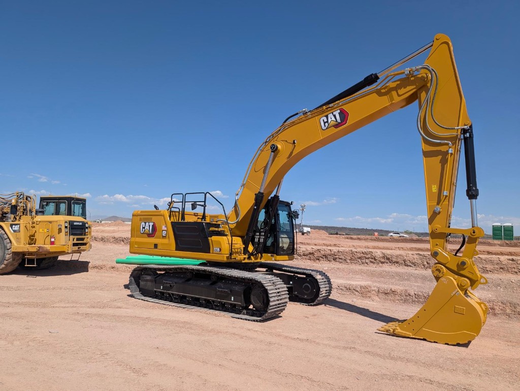 CAT excavator on Sandstorm underground utilities site